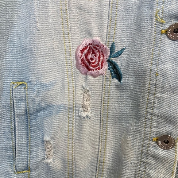 Cavalini Distressed Light Wash Denim Jacket, Floral Embroidery, Women’s Medium - Picture 5 of 8